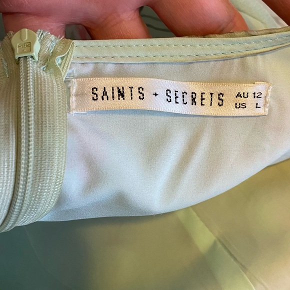 Size 12 - SAINTS + SECRETS Minty floral floaty mini dress - Picture 15 of 15